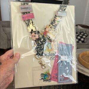 Disney 1955 Press Kit & Pin Trading Set
(Replica)